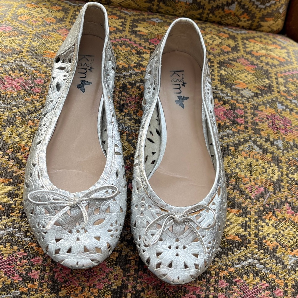 Kensie Women's Cream Flats